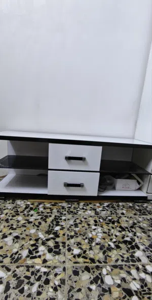 ميز TV نظيف