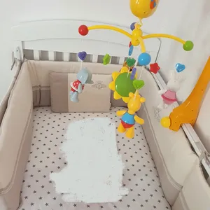 سرير الطفل وملحقاته مع هدية مجانيّة (حمالة الاطفال)