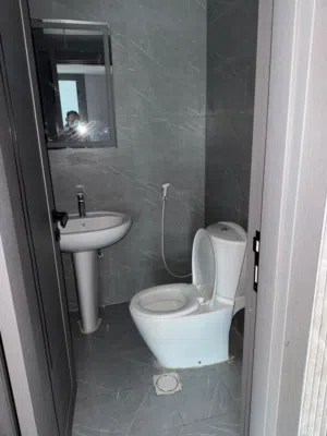 شقه للأيجار غرفتين ومجلس واسع مجدده بلكااامل