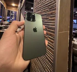 iPhone 13 Pro بحالة الوكالة