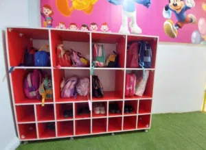 خزانة شنط و احذية 8 عيون للشنط و16 عين للاحذية