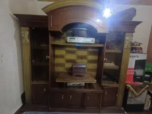 بوفيه خشب بحالة ممتازة