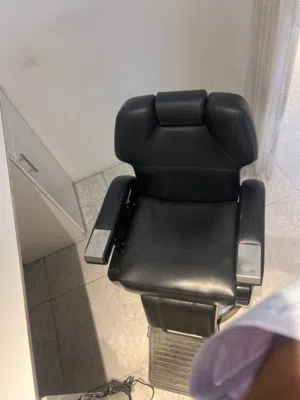 اغراض صالون تجميل نسائي للبيع بحالة جيدة