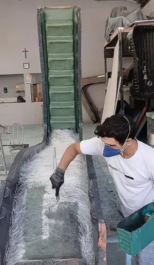 مطلوب فني فايبر جلاس