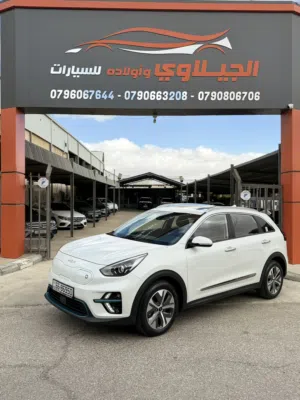 كيا نيرو 2022 كهرباء فل اضافات اعلى صنف بريميوم بلس لون لؤلؤي مع فتحة وارد كوريا