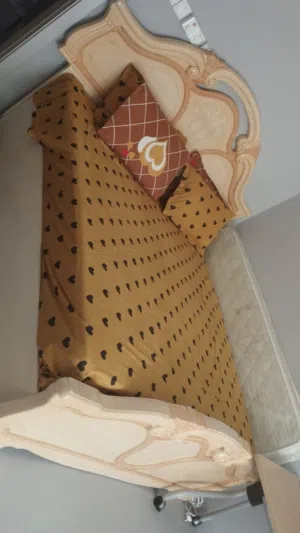 Bed (cream color)