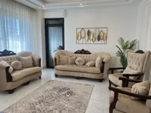 غرفة ضيوف وطقم سفرة مع دونسوار