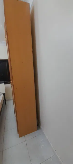 دولاب كبير اربع ضلف و ضلفه شماعه + اثنين كومودين + جزامه