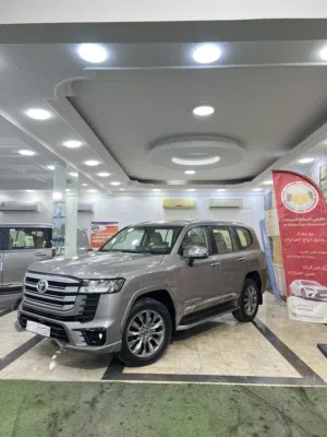 Used Toyota Land Cruiser in Muscat