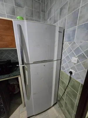 لبيع ثلاجه توشيبا بحاله ممتازه جدا بالسالميه