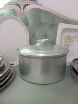 اواني مطبخ اغلبها جديد