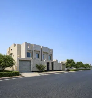 منزل مع ارض بمواصفات استثنائية وموقع ذهبي في حبراص – بني كنانة
