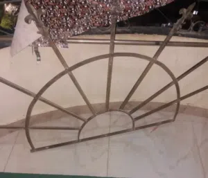 شماسه حديد فاصل بينك وبين الجار بحاله ممتازه جدا جدا