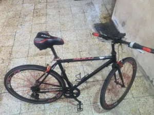 بايسكل رود سولو   رياضي اسود مطعم احمر و بي مجال بالسعر