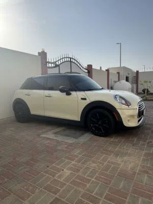 Mini Cooper Hardtop 1.5 Twin power turbo 2019 very clean Car, use of a lady