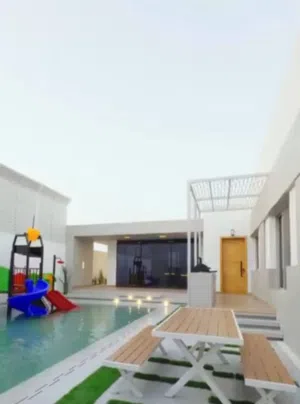 شاليه واستراحه في مسقط السيب للايجار اليومي غرفه بسرير مزدوج مطل على حوض سباحة خاص وجاكوزي مع سخان