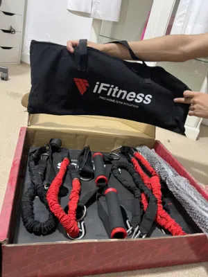 معدات رياضية جديده معى جنطة رياضه معا عدة قطع و اكثر من تمرين تقوية الاكتاف و باقي اعضاء الجسم