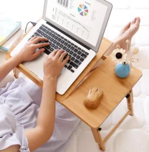 ستاند سرير طاولة كمبيوتر محمول قابلة للطي من خشب البامبو مع مروحة طاولة السرير اللاكل و القراءة