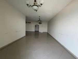 شقة بثلاث غرف نوم وصالة إطلالة بحرية مع بلكونة & باركن مجانا & جيم & مسبح مجانا في المجاز 3