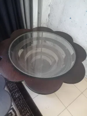 طاولات للبيع بحاله ممتازة