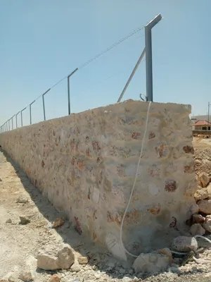 بناء سناسل حجريه وتشيك مزارع بناء بيوت ريفيه واثريه قابيون دون دفعات أوليه  بإشراف مهندس