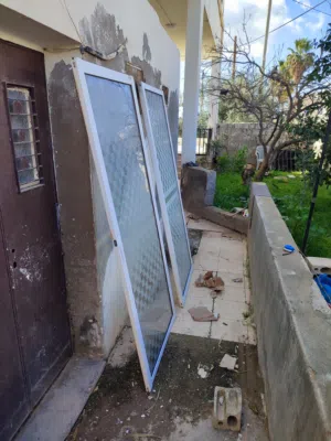 باب المنيوم 2 متر *84سم تفصيل . بوكس شور