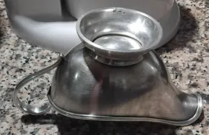طبق لتقديم المرق