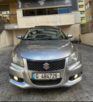 Suzuki . Kizashi . 2011 . Used0