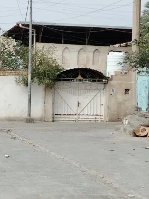 بيت بالقبله  حي الجامعة قرب البريد موقع ممتاز قريب ع الشارع