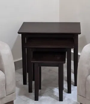 3 طاولات خشب صغيرة