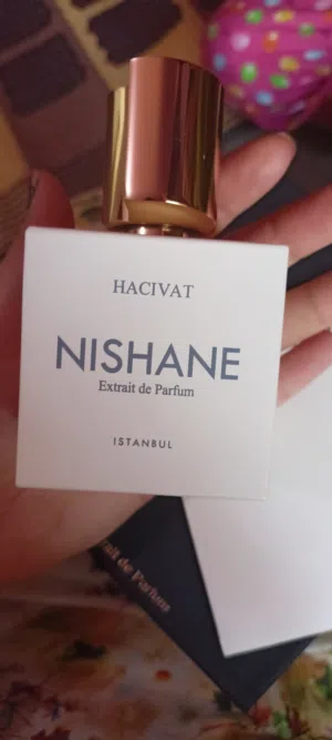 ة للبيع عطر Nishane Hacivat الأصلي 100% الحجم: 100 مل الحالة: ممتازة العلبة الأصلية موجودة العطر أصل