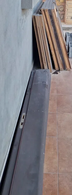 أبواب خشبية