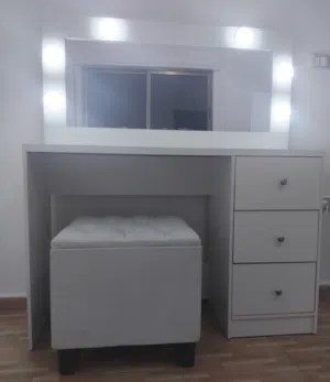 غرفة نوم مع تسريحة 120 لون أبيض