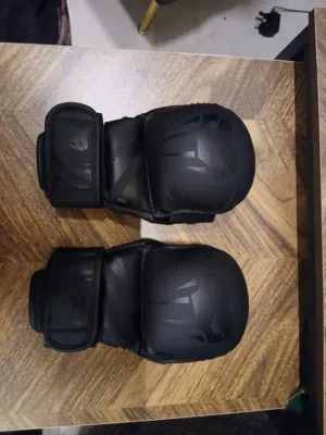 قفاز MMA شبه جديد – مناسب للكيك بوكسينغ والجوجيتسو حجم : (s)