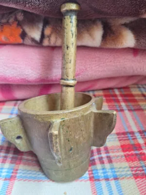 مهراز مغربي تقليدي أصيل من النحاس الأصفر .