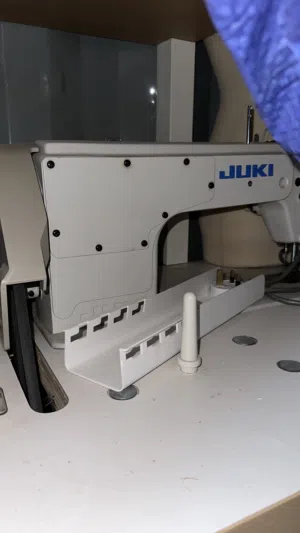 للبيع ماكينة خياطة صناعية من شركة JUKI