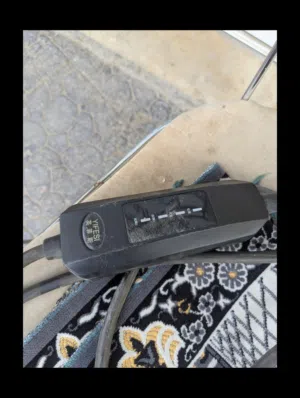 شاحن سيار صيني أو سلفي للبيع في حال وكاله