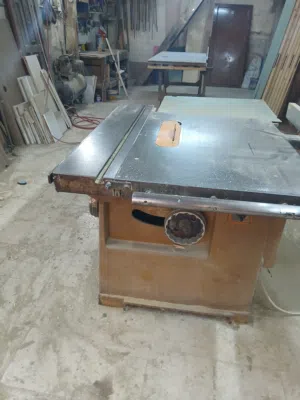 منجرة بكامل معداتها