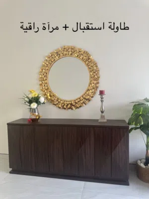 طاولة استقبال مع مرآة