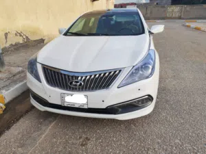 سيارة ازيرا