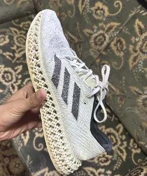 Sport Shoes . Adidas . 42.5 . Used2