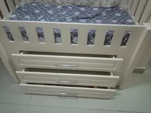 سرير أطفال استخدام بسيط