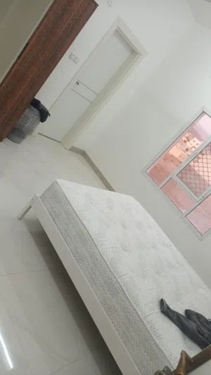 سرير للبيع