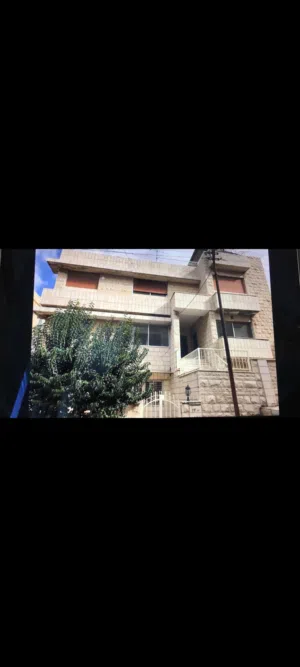 ضاحية الرشيد / عماره صغيره 3 طوابق 3 شقق مساحة الارض 400م