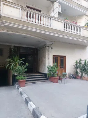 غرفه في شقه مشتركه للايجار مفروشه