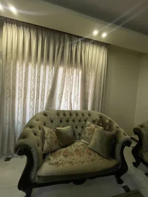 كنب ضيوف زان بحاله ممتازه