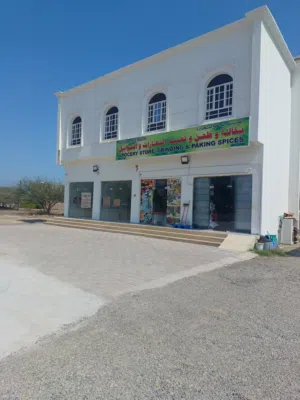 محل للإيجار في موقع ممتاز على الشارع العام بصحار