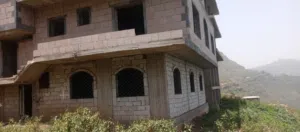 بيت أريع طوابق على خط العدين  الزفلت بيت ممتاز ما شاء الله مكان تجاري