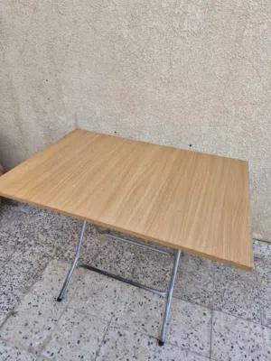طاولة قابلة للطي متنقلة