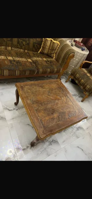 طقم كنب 7 مقاعد مع طاولات